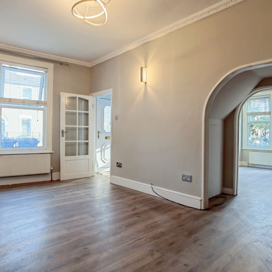 4 Bed End Terrace, Longhurst Road, SE13 - Photo 1