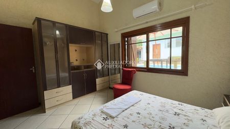 Casa com 4 quartos e 160m² para alugar em Panoramico, Garopaba. - Photo 3