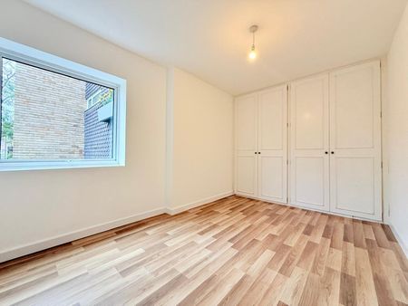 Camberley Towers, Camberley - 2 bedrooms Property for lettings - Seymours - Photo 2