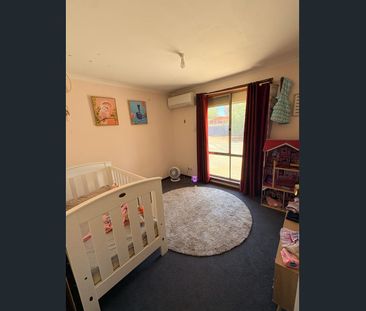 Spacious Family Living on a Large Block - Photo 4