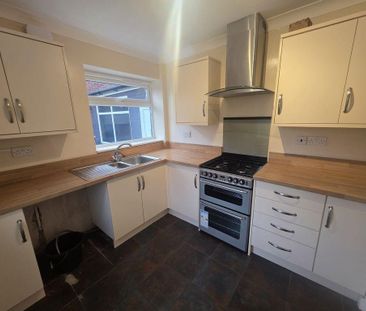 3 bedroom semi-detached house to rent - Photo 2