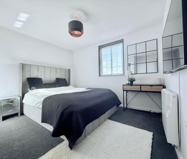 Penthouse Flat, Elmfield North Block, Southampton - Photo 5