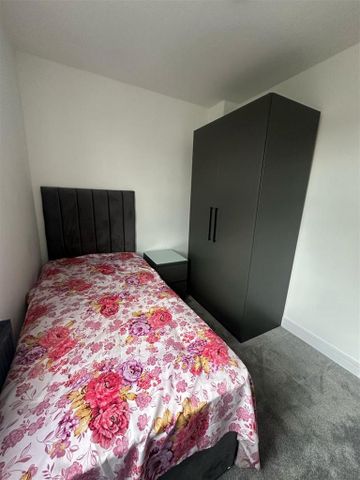 2 bedroom private hall to rent - Photo 5