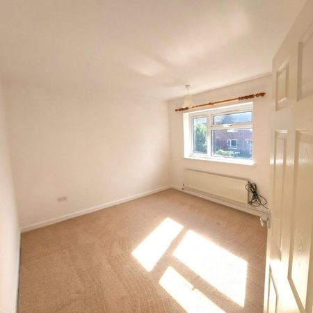 2 bedroom Flat To Let - Photo 3