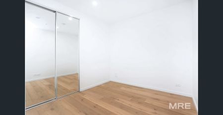 A spacious and modern apartment in a great location - Photo 2