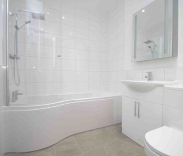 3 bedroom flat to rent - Photo 6