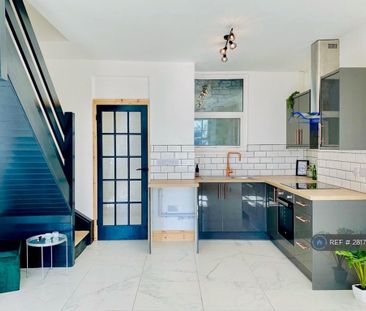 2 bedroom terraced house to rent - Photo 2