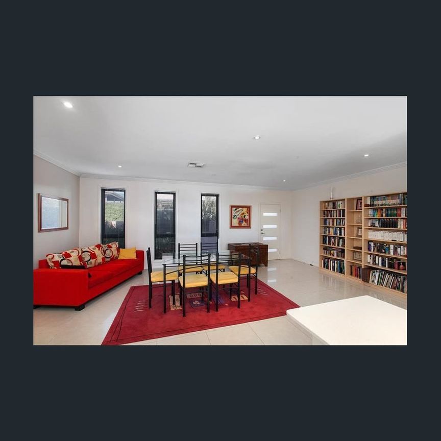 Privacy, Luxury and Convenience - why not have it all! - Photo 1