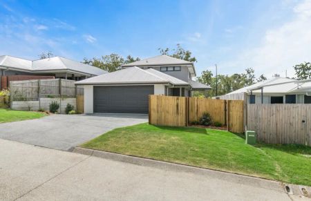 “5 BED FAMILY HOME IN SPRINGFIELD RISE ESTATE” - Photo 2