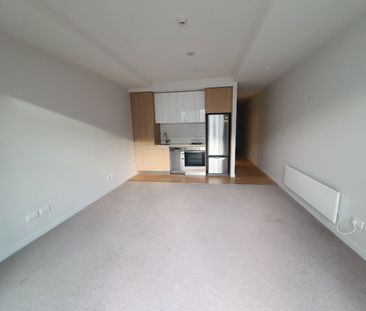 Fabulous 1 Bedroom Apartment in Great Location - Photo 5