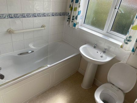 2 bedroom semi-detached house to rent - Photo 5