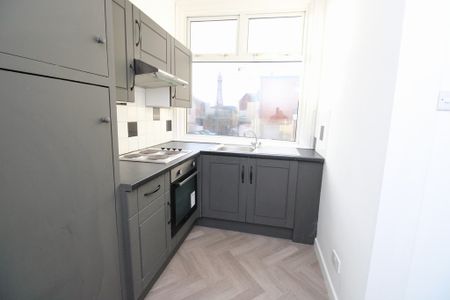 To Let 1 Bed Flat - Photo 3