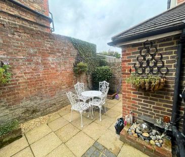 2 bedroom semi-detached house to rent - Photo 4