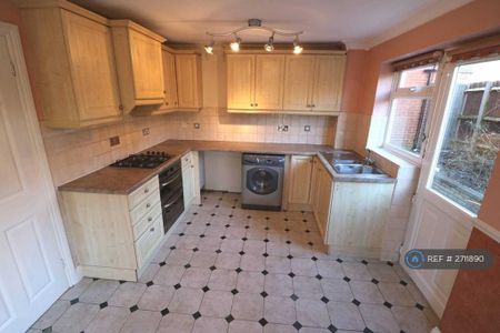 3 bedroom detached house to rent - Photo 3