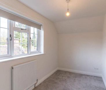 2 bedroom end of terrace house to rent - Photo 5