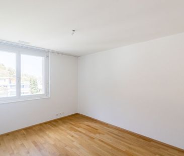 NEUWERTIGE ATTIKAWOHNUNG MIT BLICK INS GRÜNE - Foto 1