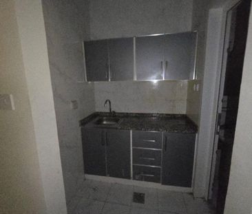 An excellent opportunity to rent a spacious, first - Photo 5