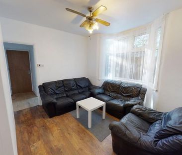 1 bedroom in a house share to rent - Photo 4