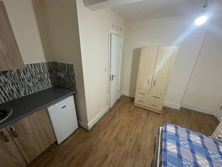 Studio Flat, Crutchley Road, SE6 - Photo 2