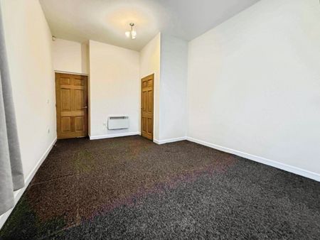 2 bedroom Flat To Let - Photo 2