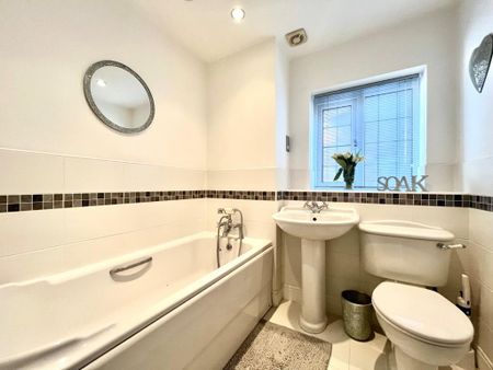 5 bedroom detached house to rent - Photo 2