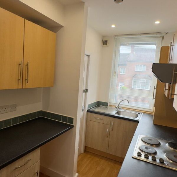 Flat 1, Norman Mount, Kirkstall, Leeds, LS5 3JQ - Photo 1