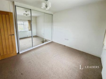 4 bedroom semi-detached house to rent - Photo 3