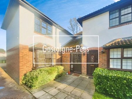 Caesars Court - Surrey - Photo 5