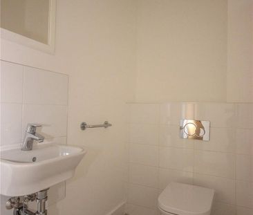 4 bedroom end of terrace house to rent - Photo 6