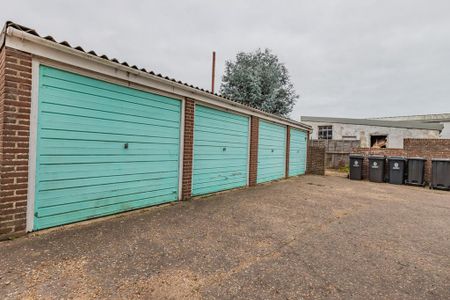 2 bedroom ground floor flat to rent - Photo 4