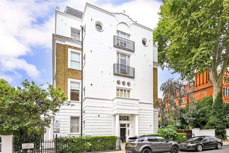 A fantastic two bedroom flat on the first floor of this well maintained building benefiting from high ceilings and an abundance of natural light. - Photo 2