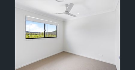 NEAR NEW 3 BEDROOM TERRACE HOME WITH DUCTED HEATING & COOLING - Photo 3