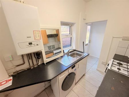 3 bedroom terraced house to rent - Photo 2