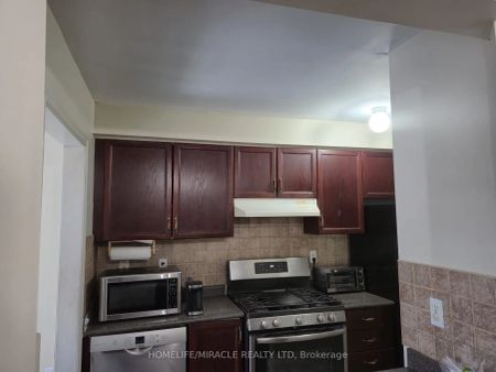 124 Lindenshire Avenue #Upper - Photo 4