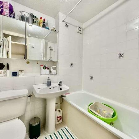 Greenway Close, London, N11 - Photo 4