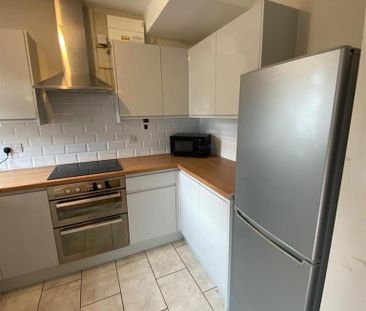 3 bedroom private hall to rent - Photo 6