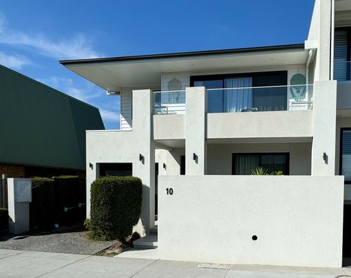 LUXURY BEACHSIDE LIVING - Photo 1