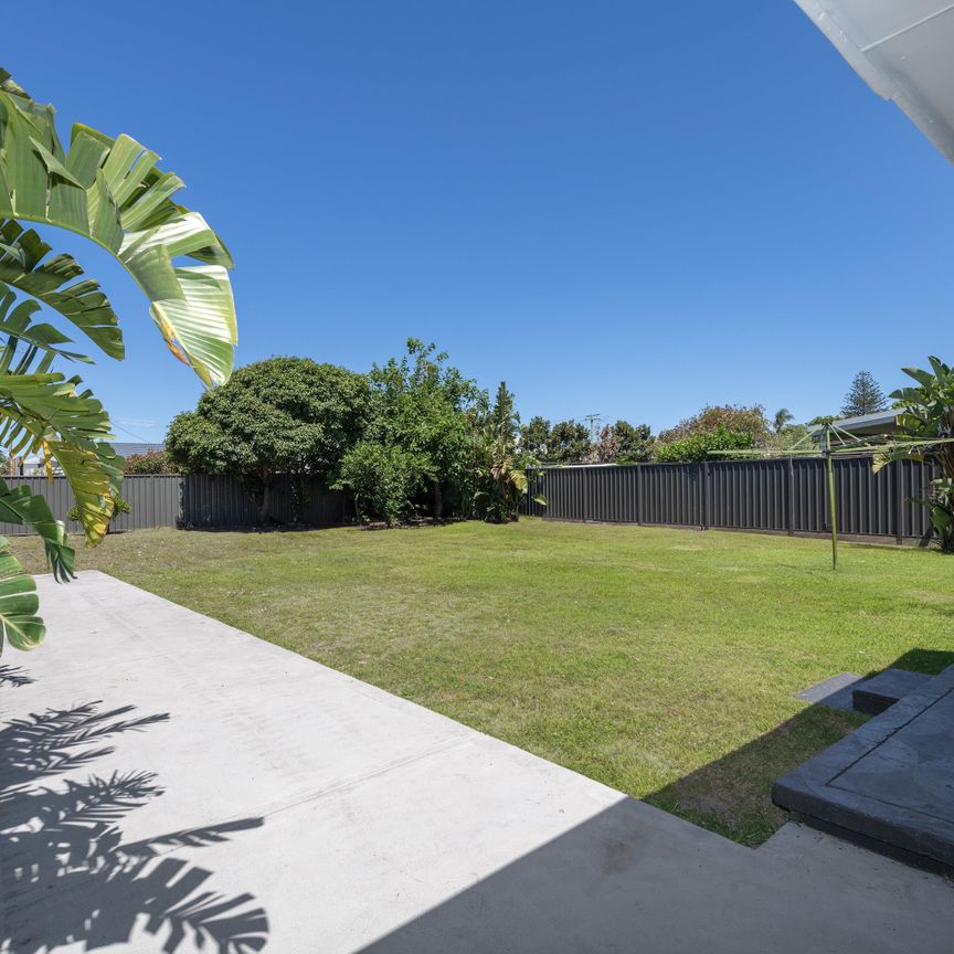 14 Tirranna Street, Blacksmiths NSW 2281 - House For Rent | Domain - Photo 1