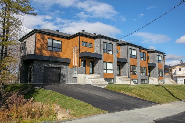 1603, rue du Calypso, Magog - Photo 1