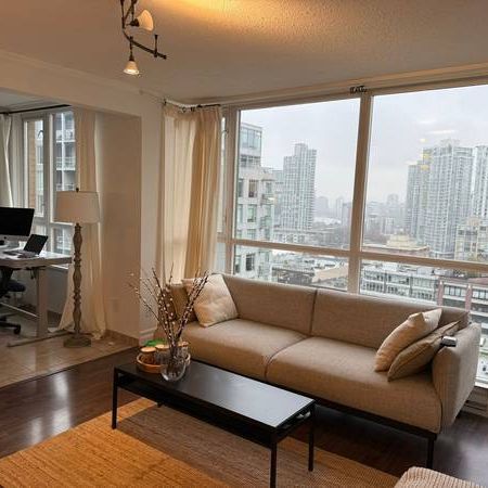 Bright & Modern 1-Bedroom Condo in Yaletown with Solarium - Photo 3