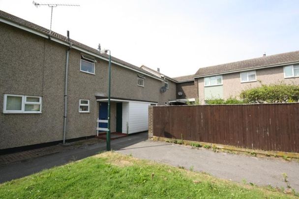 Franklin Court, Guildford, Surrey, GU2 8ED - Photo 1