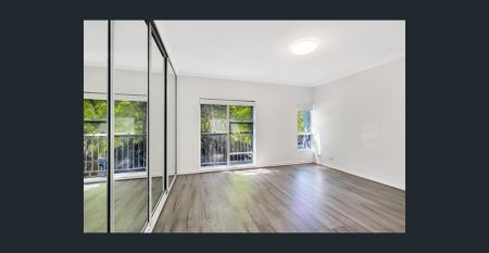 Bright charming Home with large enclosed outdoor setting - Photo 4