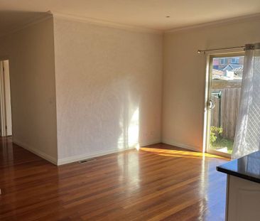 Modern & Convenient Living at 2/5 Mantell Street, Doncaster East - Photo 5