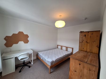 4 bedroom house - Photo 3