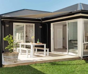 This stunning 4 bedroom, 2 bathroom house is now available for lease. - Photo 3