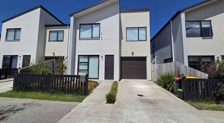 Hobsonville, 5 Bedrooms, $1000 - Photo 5