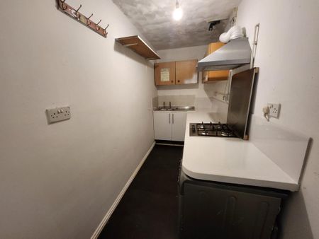 1 bedroom in a house share to rent - Photo 5