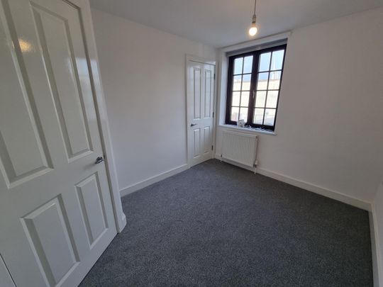 High Street, Gosport - Photo 1