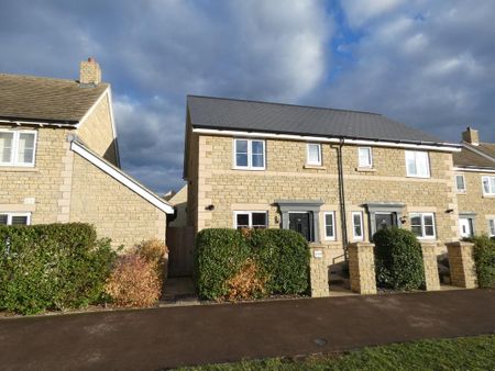 3 bedroom semi-detached house to rent - Photo 4