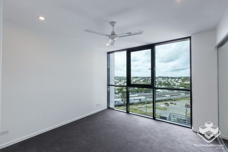 UNFURNISHED APARTMENT 2 BED, 2 BATH,1 CAR SPACE ON 50 HUDSON ROAD ALBION QLD 4010 - Photo 5